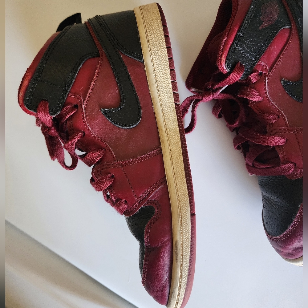 Nike Kids Red and Black Sneakers - Picture 4 of 10